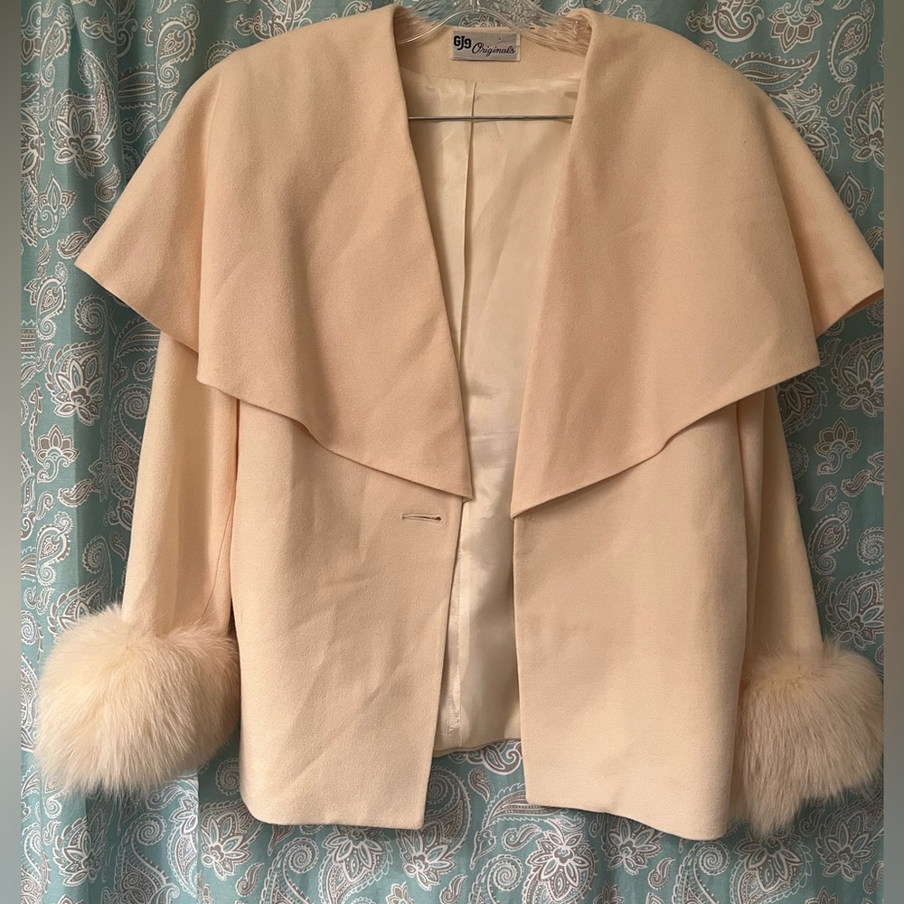 Vintage GJG Originals cream/ivory wool coat with matching fur cuffs size 12